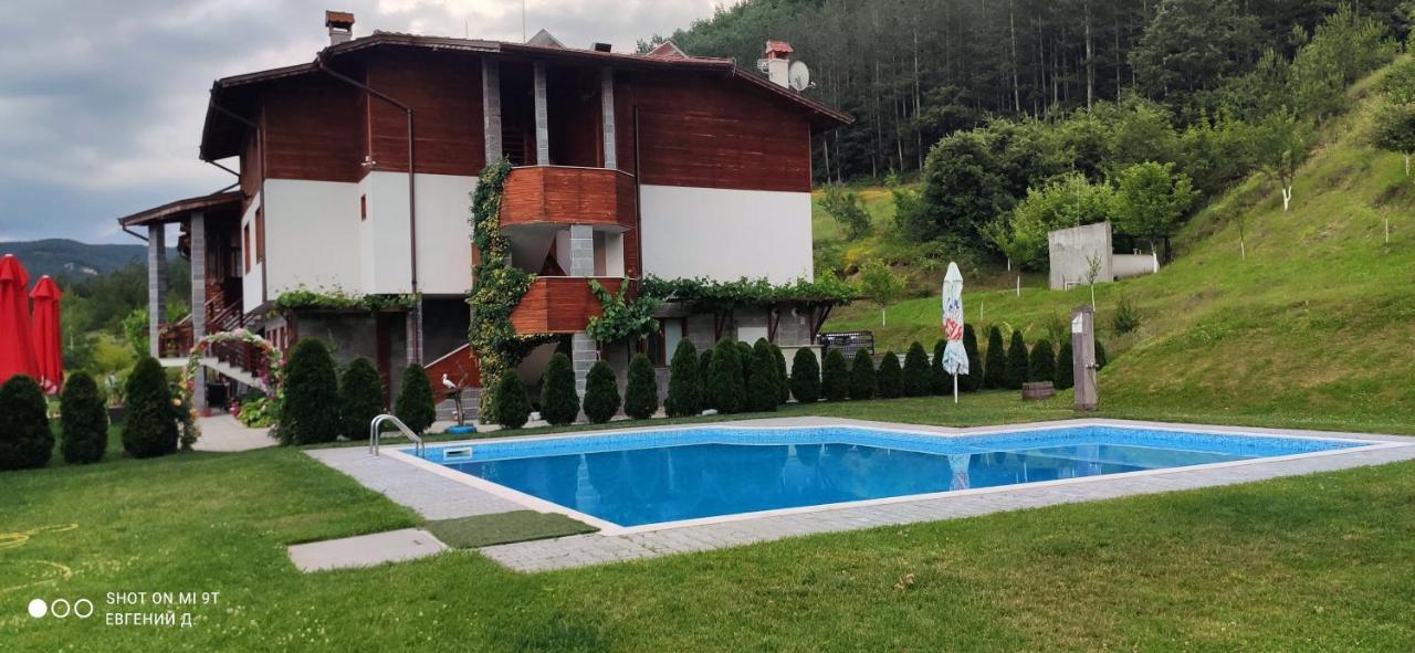 Alpine Garden Hotel Simitli Exterior photo