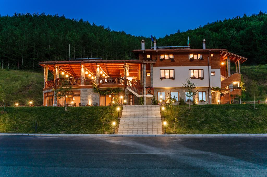 Alpine Garden Hotel Simitli Exterior photo